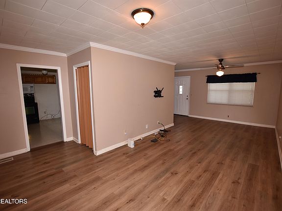 3rd image of 3108 Gladstone Ln