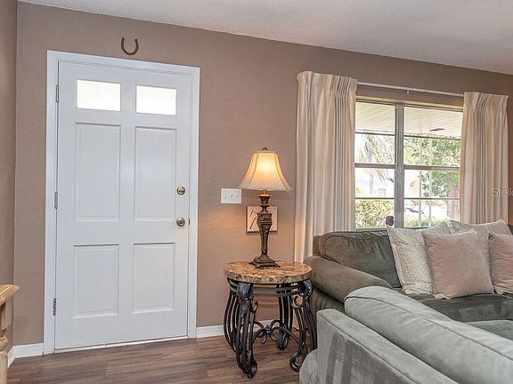 4th image of 31 Wisteria Dr