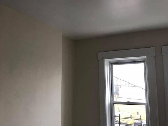 3rd image of 467 Pavonia Ave APT 2R