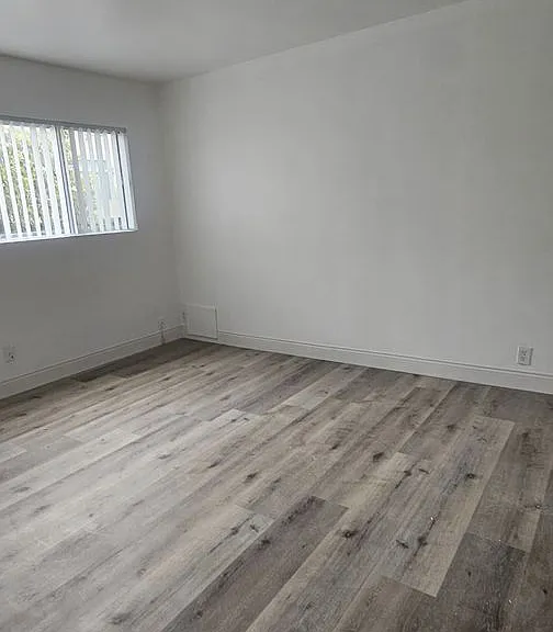 4901 Laurel Canyon Blvd — Photo 8