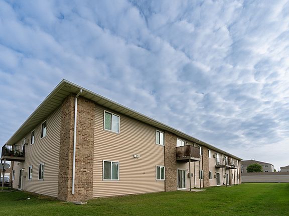 Moorhead, MN Woodstone Apartments | Exterior