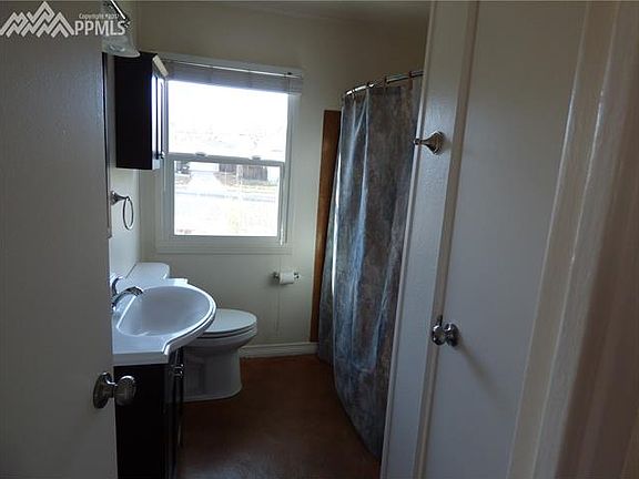 4th image of 625 Warren Ave