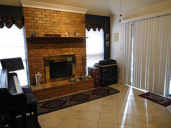 4th image of 3402 Oakmont Dr