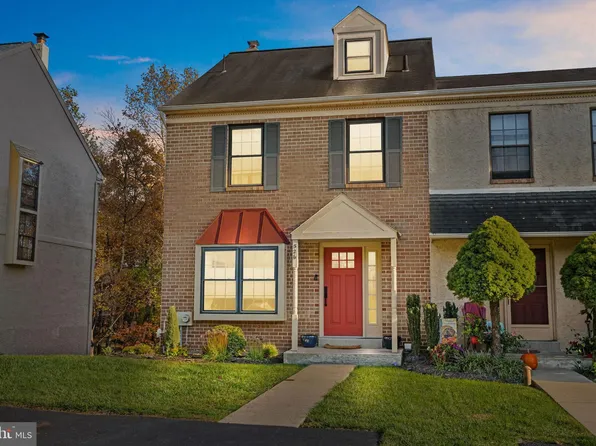526 Bassett Ln W, Norristown, PA 19403