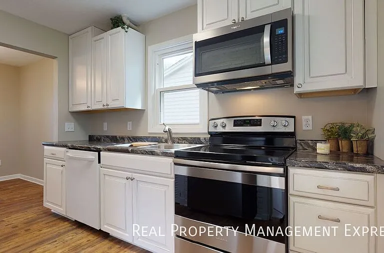 411 S Willow Ave — Photo 8