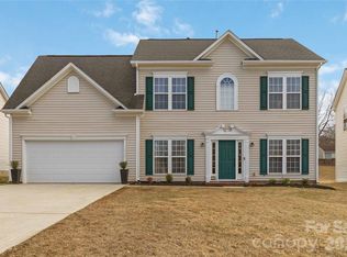 11818 Guildhall Ln, Charlotte, NC 28213