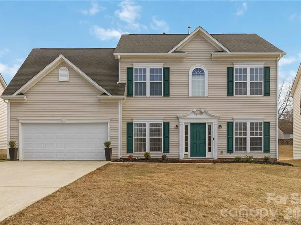 11818 Guildhall Ln, Charlotte, NC 28213