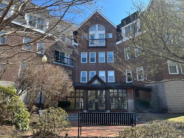 97 Anderer Ln APT 202, West Roxbury, MA 02132