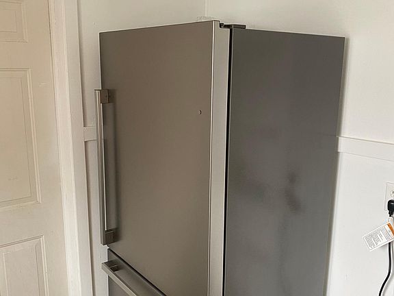 2nd image of 319 Wall St #1