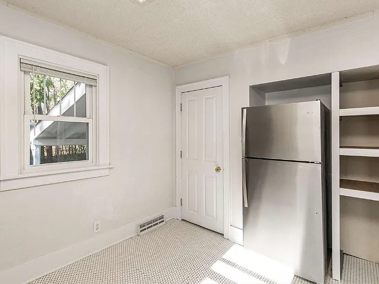 1020 28th St — Photo 25