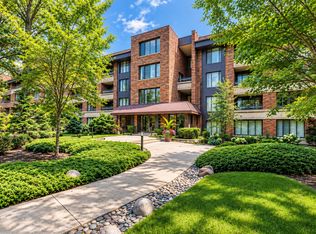 1401 Burr Oak Rd APT 303B, Hinsdale, IL 60521