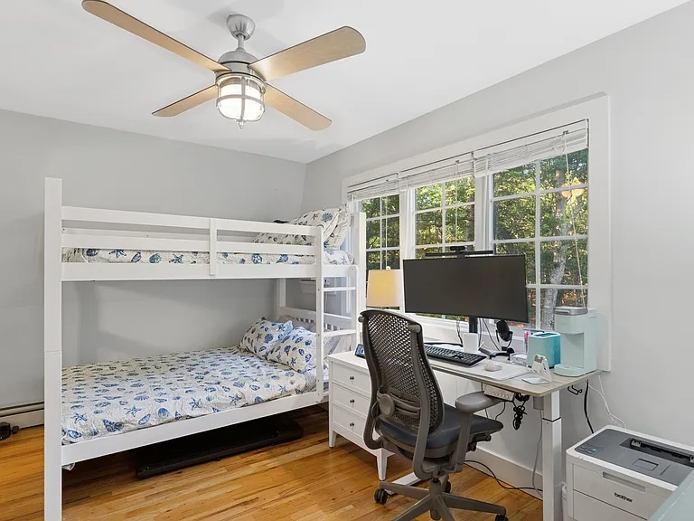 17 Montauk Ave — Photo 26