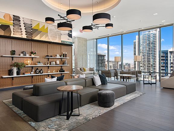 RESIDENT'S LOUNGE