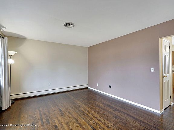 2nd image of 20 Oakside Dr