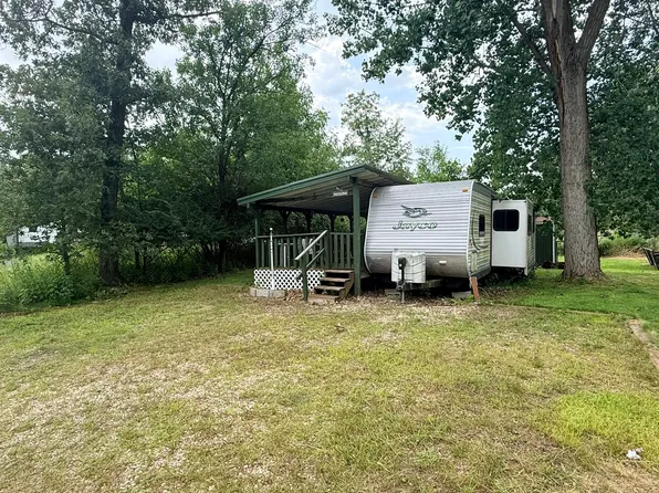 19-21 Woodhaven Dr E, Sublette, IL 61367