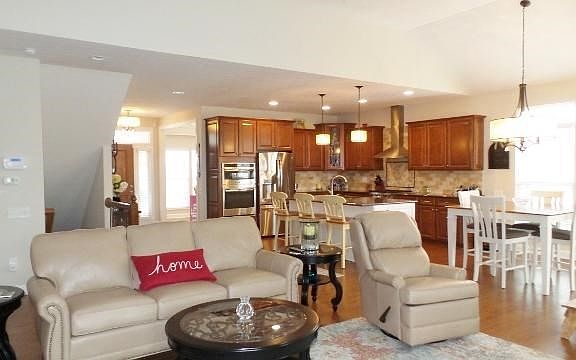 4th image of 114 Tinley Park Cir
