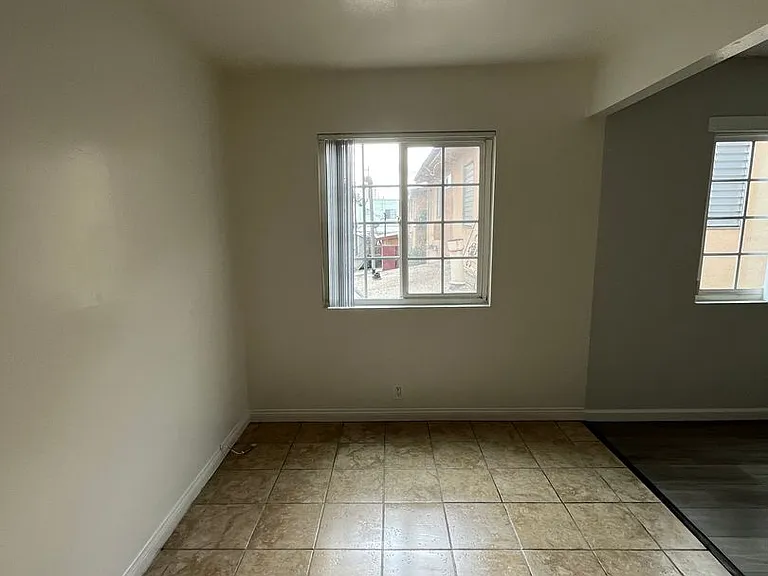 1050 Dawson Ave — Photo 3