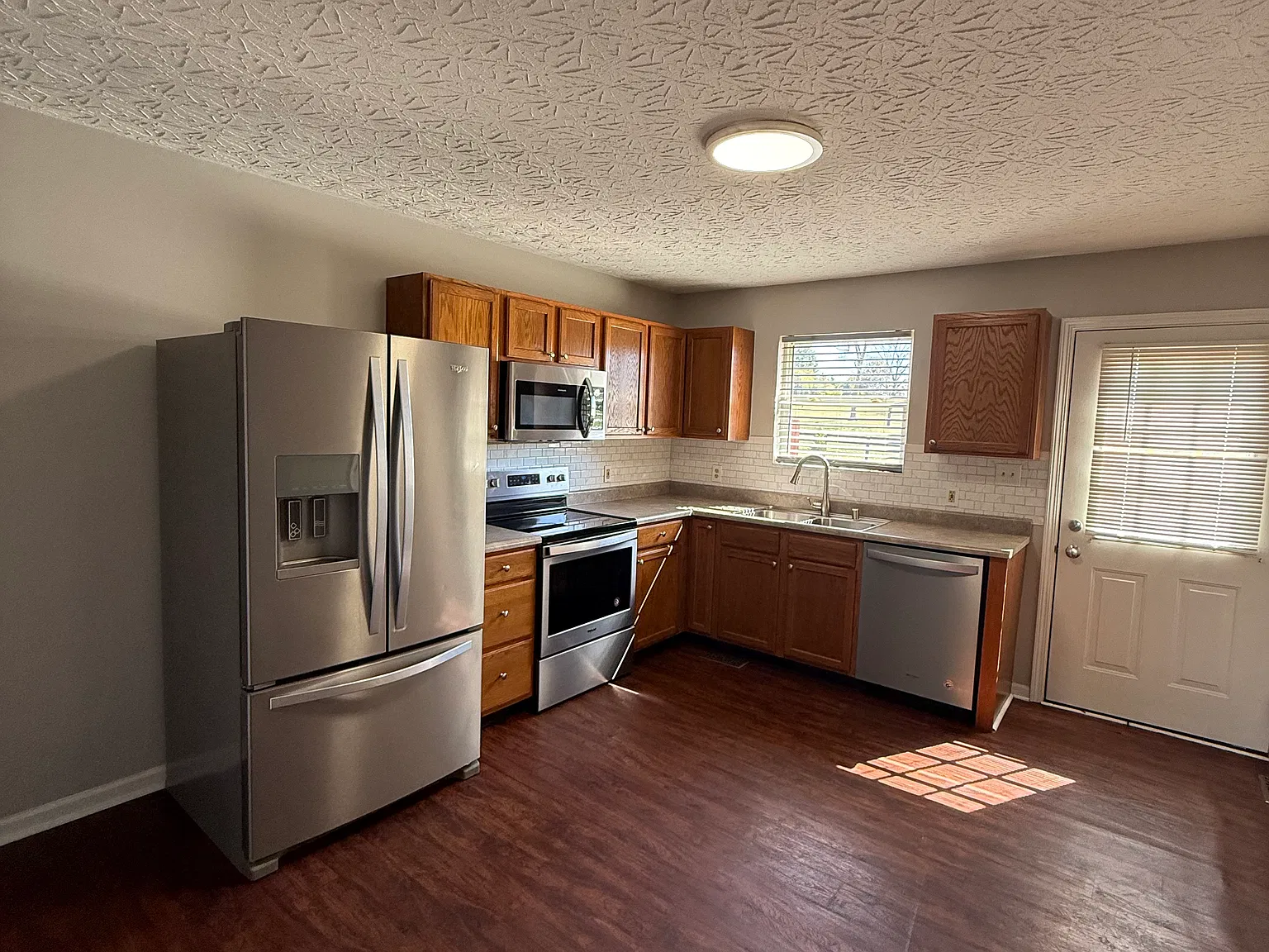 2 bed, 1025 sqft, $1,500 — Photo 2