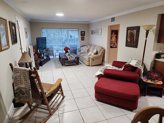 4th image of 120 Sparrow Drive #108