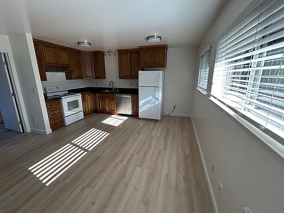 4th image of 125 Raymond St
