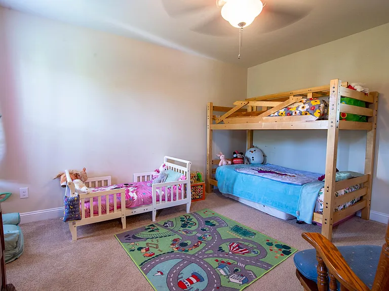 435 Castlebury Ct — Photo 8