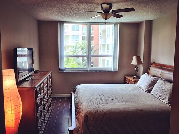 3rd image of 2000 N Bayshore Dr APT 407