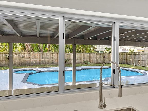 4th image of 10108 SW 53rd Ct