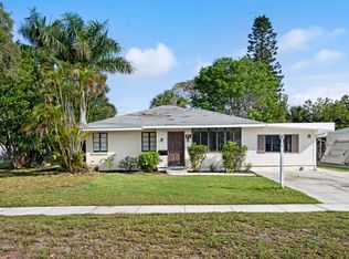 1915 Saint George Dr, Bradenton, FL 34208