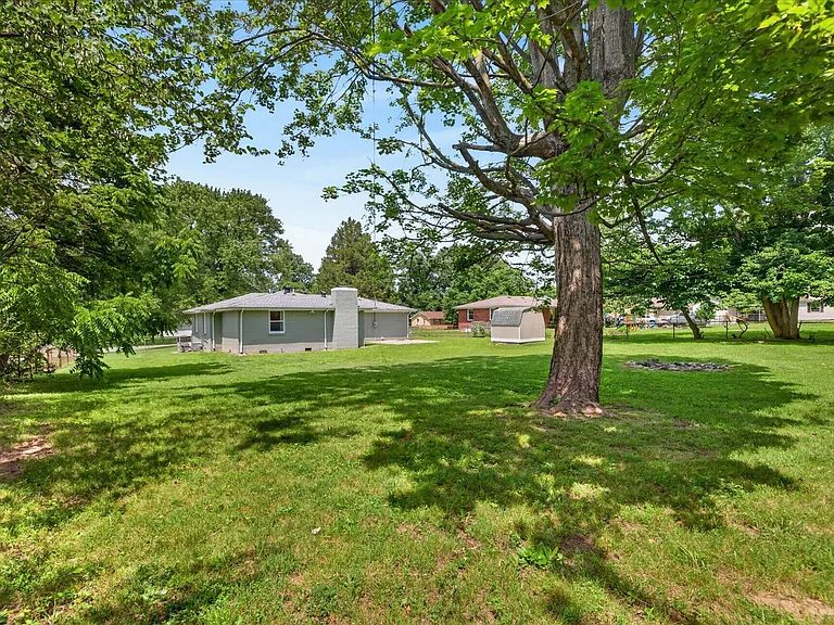 37 Hillsboro Rd — Photo 35