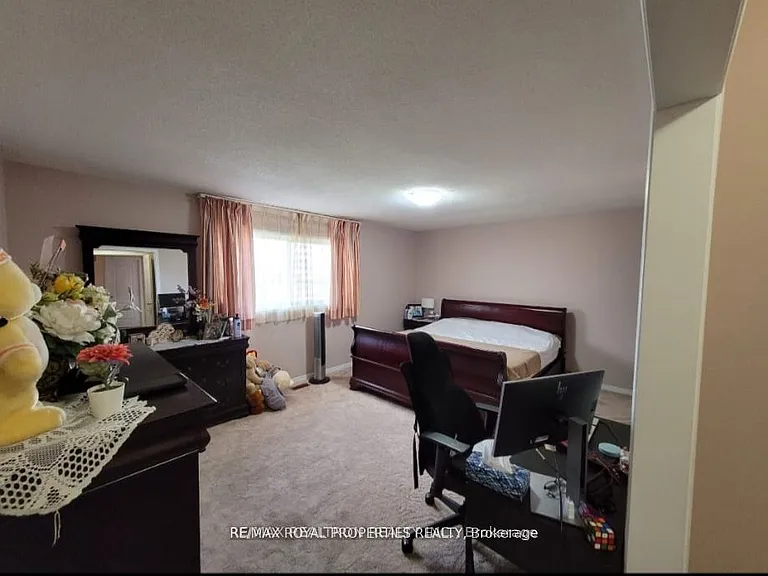 110 Seasons Dr #MAIN — Photo 5