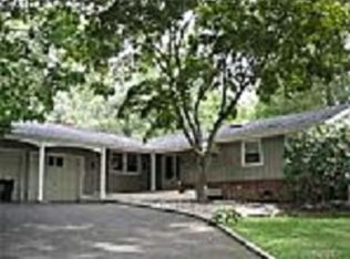 10 Stafford Dr, Huntington Station, NY 11746