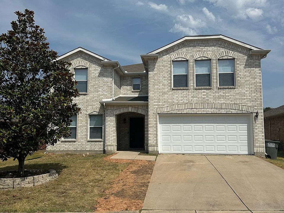 1st image of 1649 Crown Point Dr