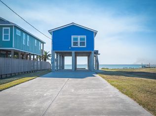 60 Belaire Dr, Rockport, TX 78382