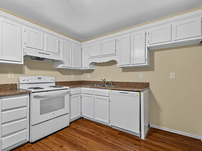 6239 Lucille Dr — Photo 10