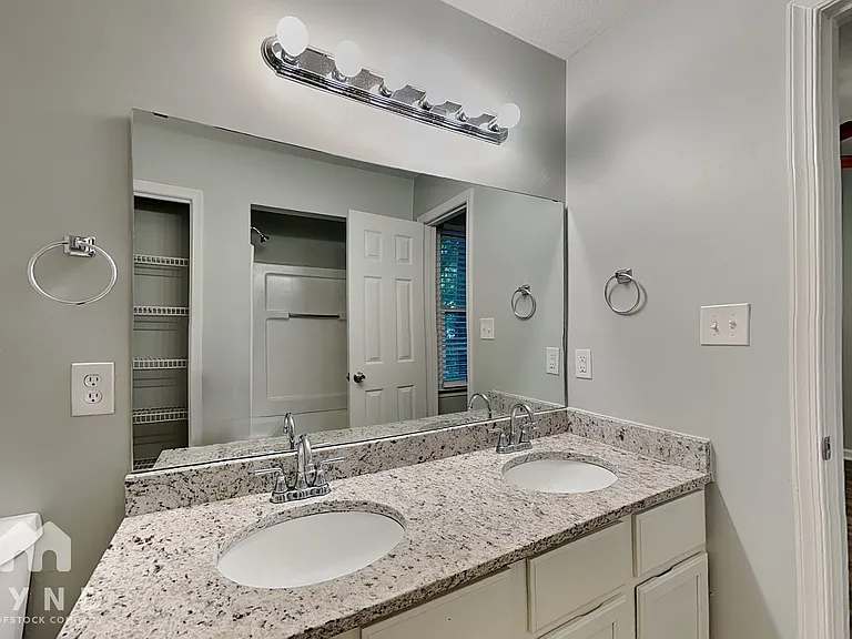 409 Crosspine Dr — Photo 10