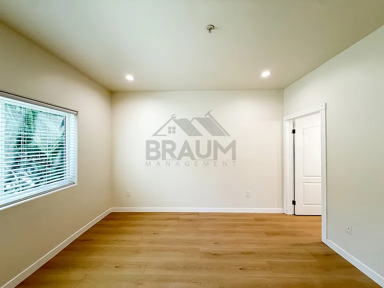 10849 Fruitland Dr — Photo 19