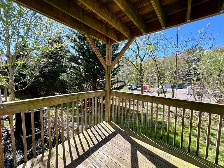 8 Zell Ln #A — Photo 10