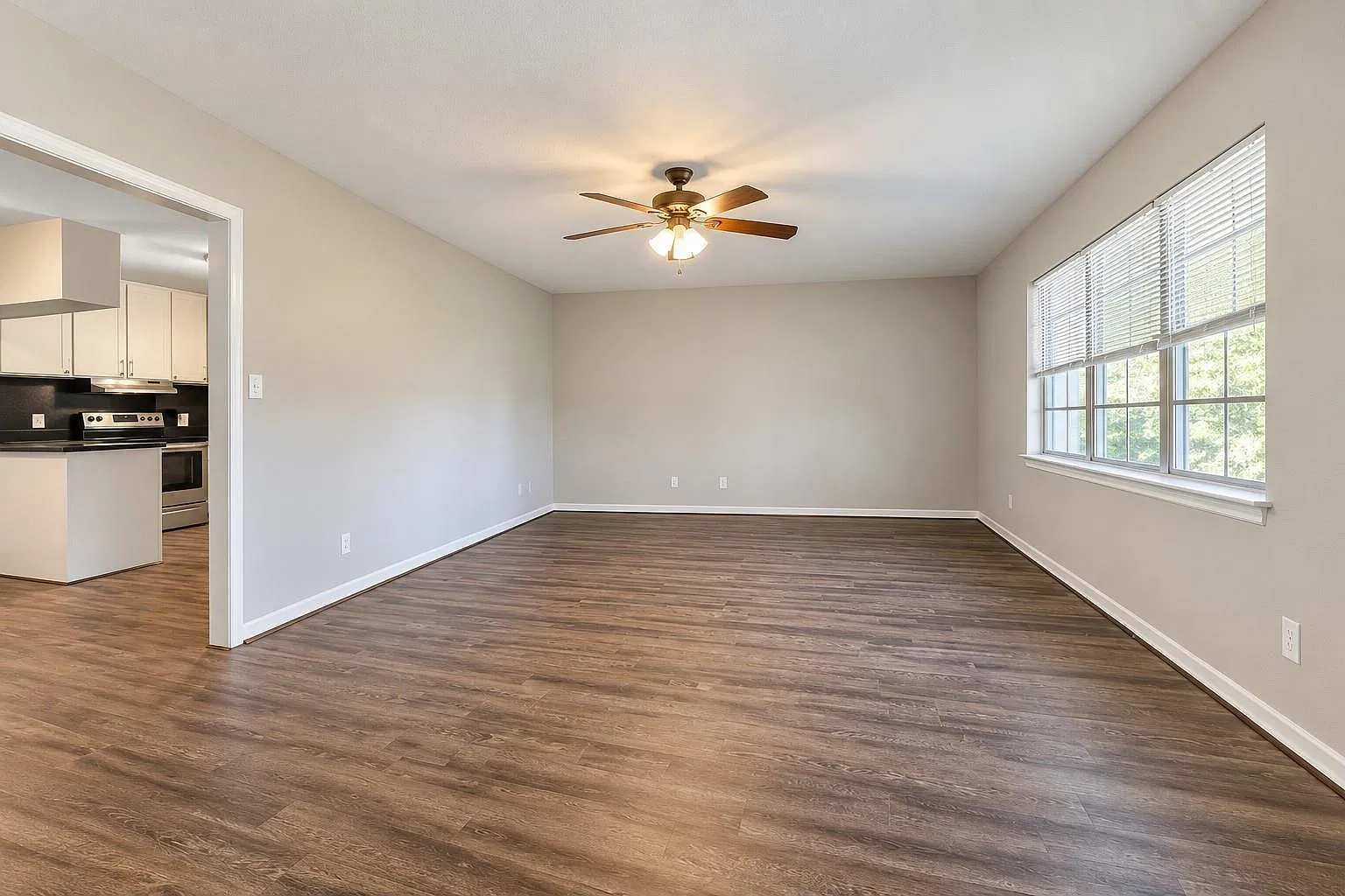 3 bed, 2.0 bath, 1655 sqft, $1,800 — Photo 4