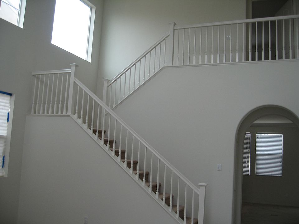 1st image of 27667 Gladstone Dr