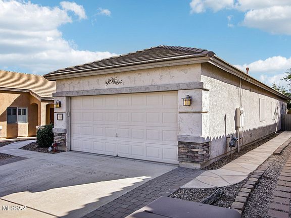 3rd image of 1343 W Calle Luis Maria