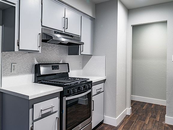 5th image of 3335 W Indianapolis Ave