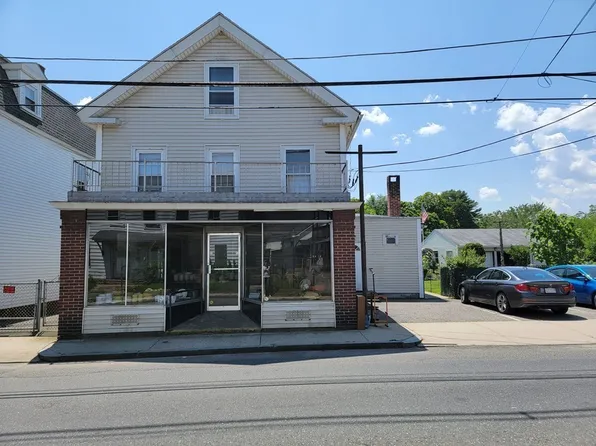 28 Pulaski St, Ware, MA 01082