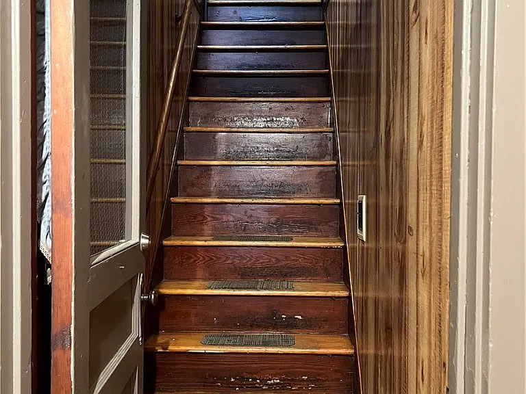 412 Delmar Pl — Photo 2