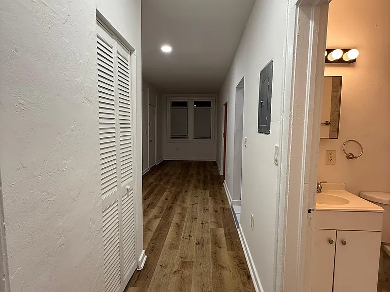 1770 SW 9th St #7 — Photo 2
