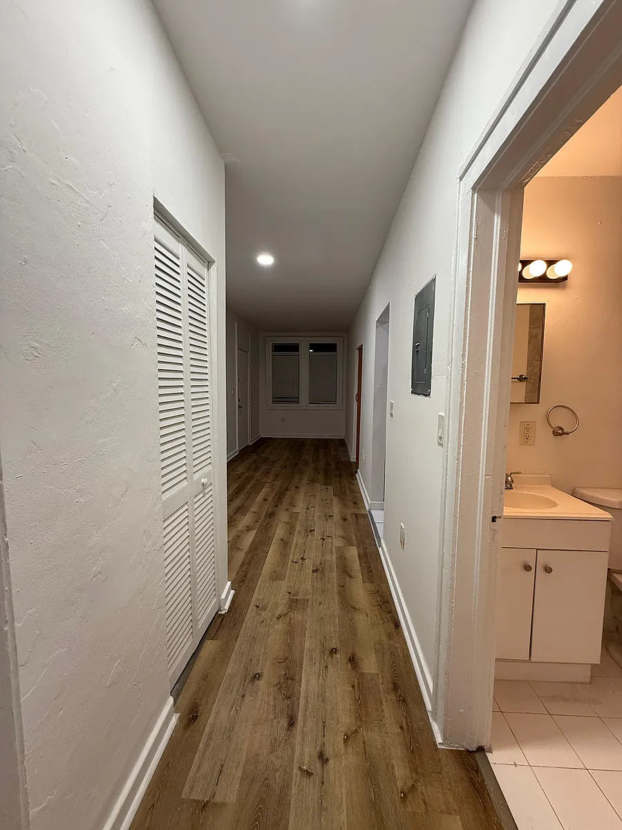Building Photo - 1770 SW 9th St #7