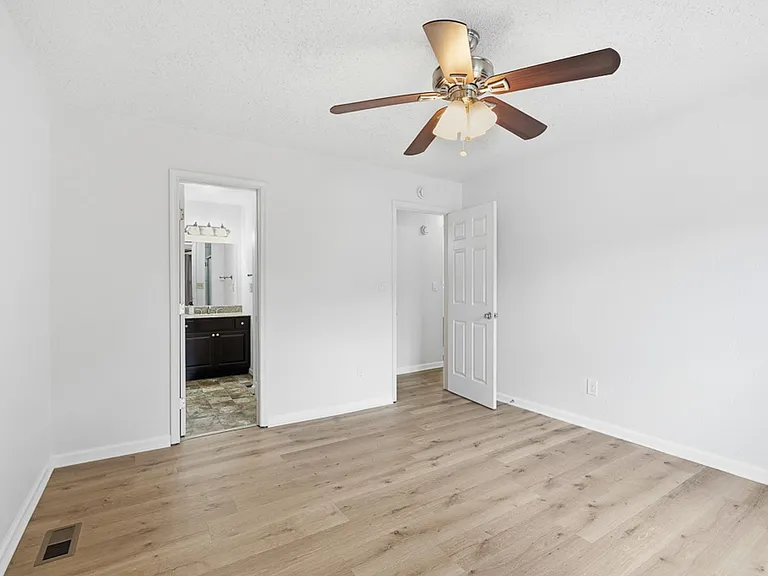 3856 Forestwood Ct — Photo 24