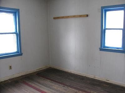 4th image of 324 Scott Ave