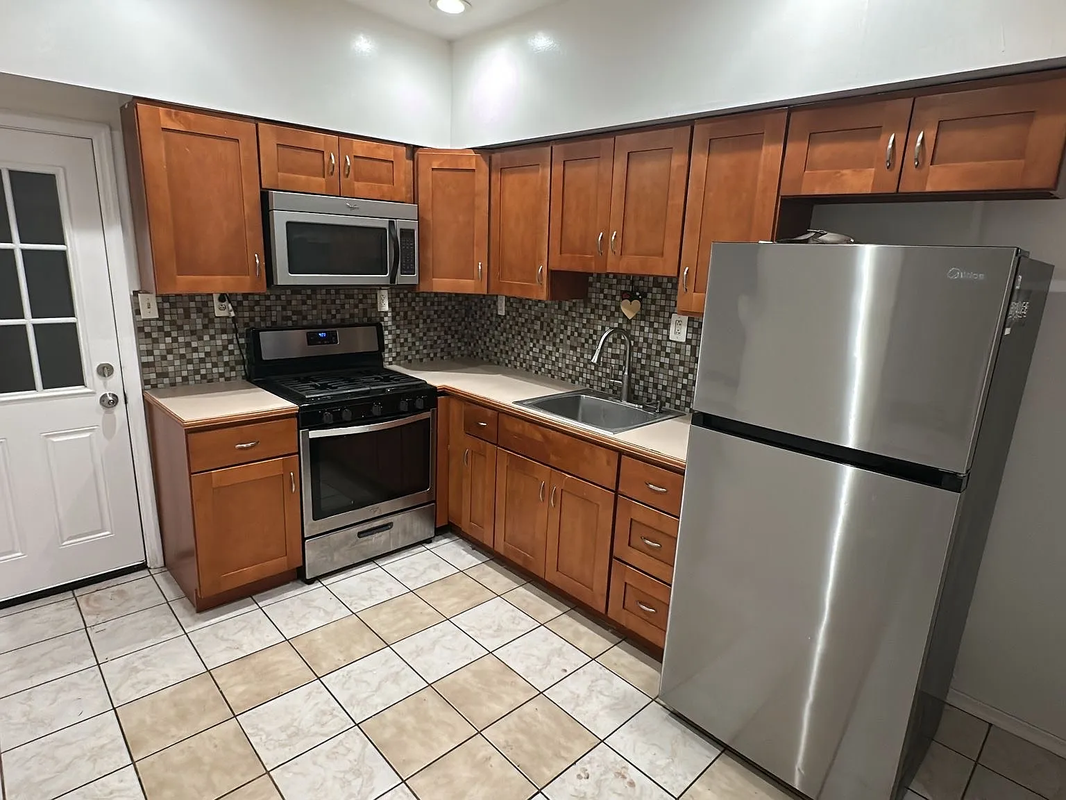 3 bed, 1176 sqft, $1,700 — Photo 3