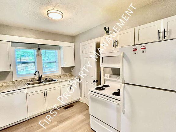 4th image of 3703 Provence St