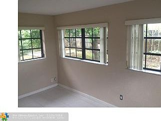 4th image of 1016 Long Island Ave